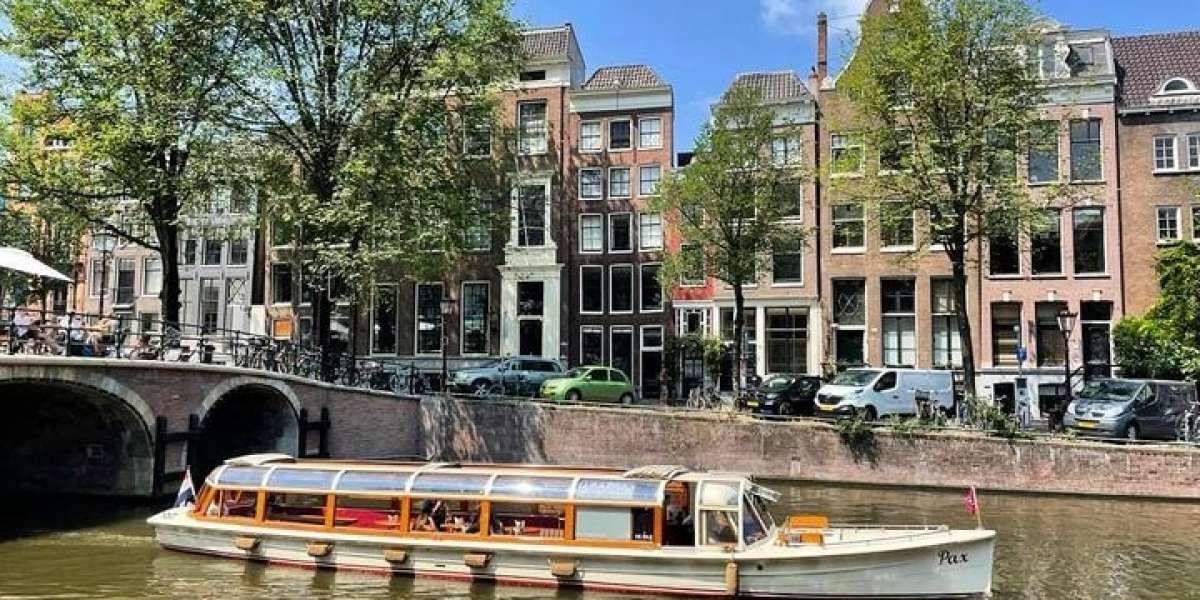 private boat tour Amsterdam