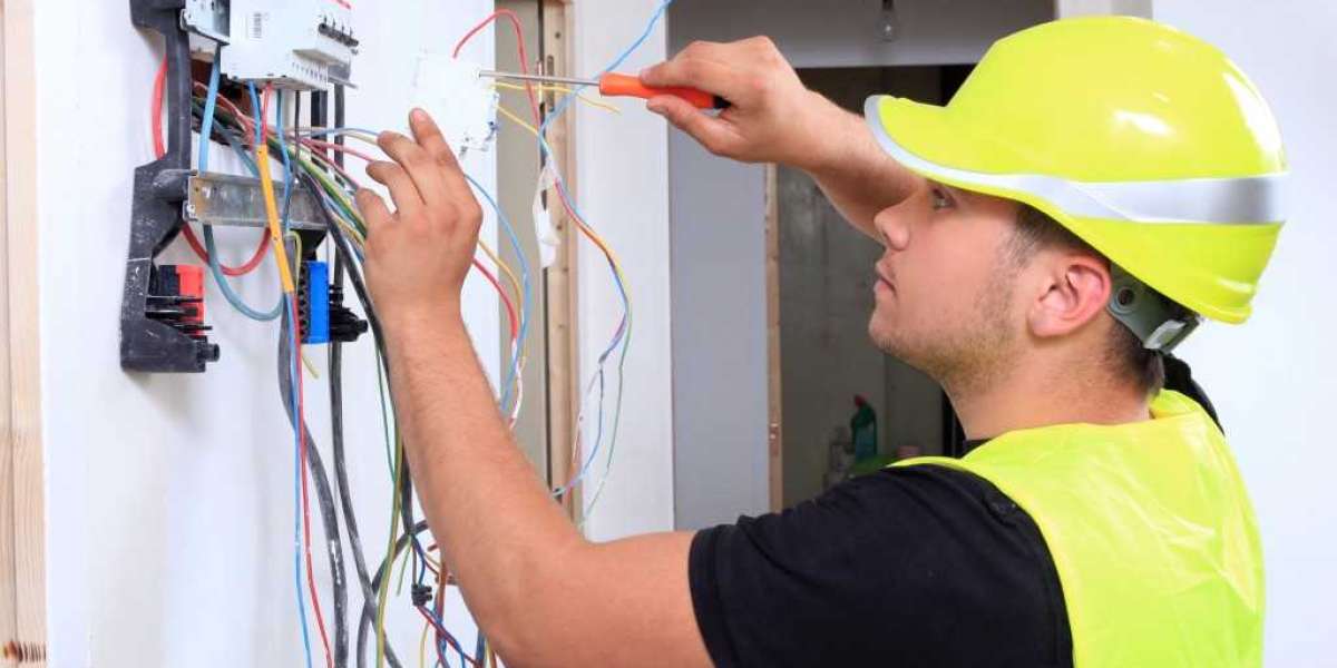 The Advantages of Hiring a Commercial Electrician for your Electricity Issues