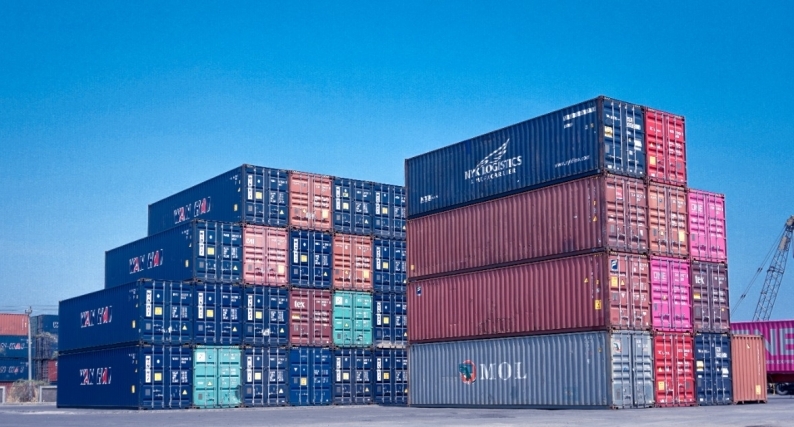 Los Angeles port to charge shipping companies for empty containers | Shipping