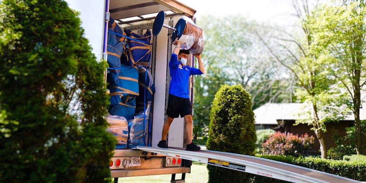 TOP 3 Benefits of Hiring a Moving Company